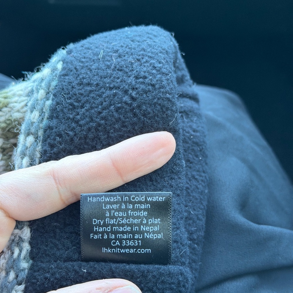 Lost Horizons 100% Wool Pom-Pom Beanie - Picture 7 of 8
